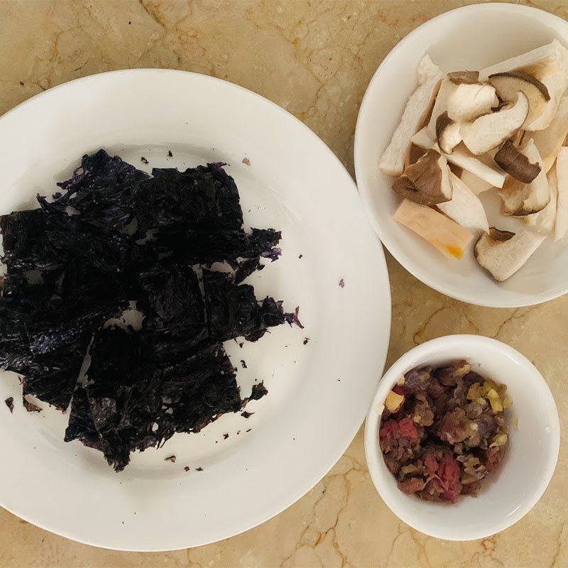 sơ chế nguyên liệu canh rong biển thịt bò nấm