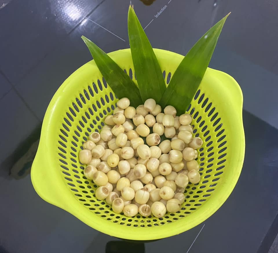 sơ chế hạt sen