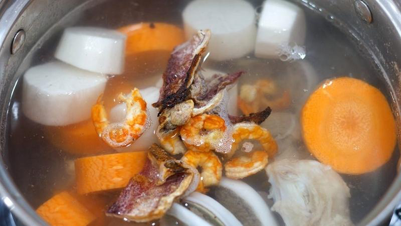 Nấu nước dùng ngon ngọt