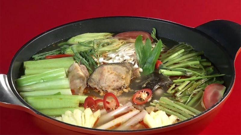 1: Lẩu cá bớp rất nổi tiếng ở các tỉnh ven biển Việt Nam
