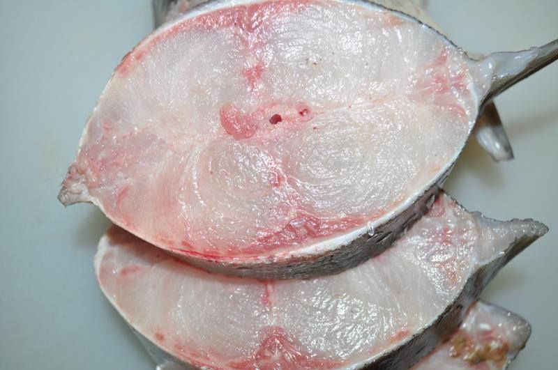 11: Những khúc cá tươi ngon sẽ còn màu hồng tự nhiên, độ đàn hồi cao