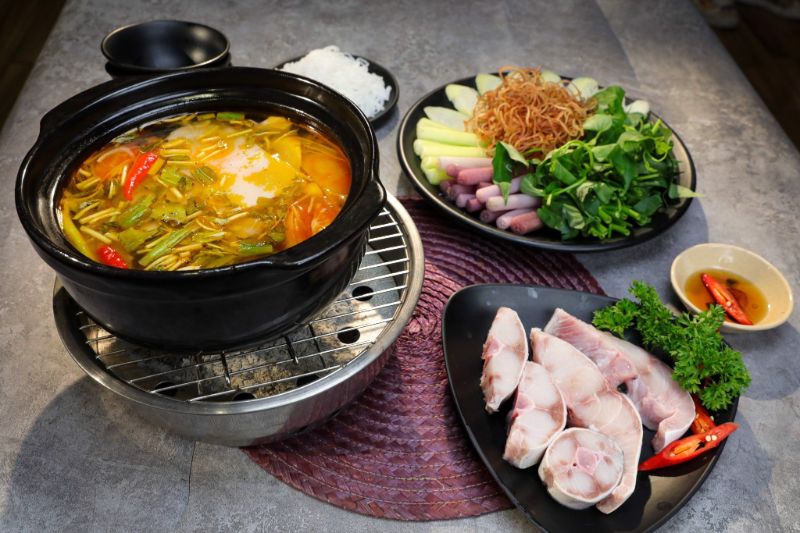 9: Cách trình bày lẩu cá bớp đơn giản