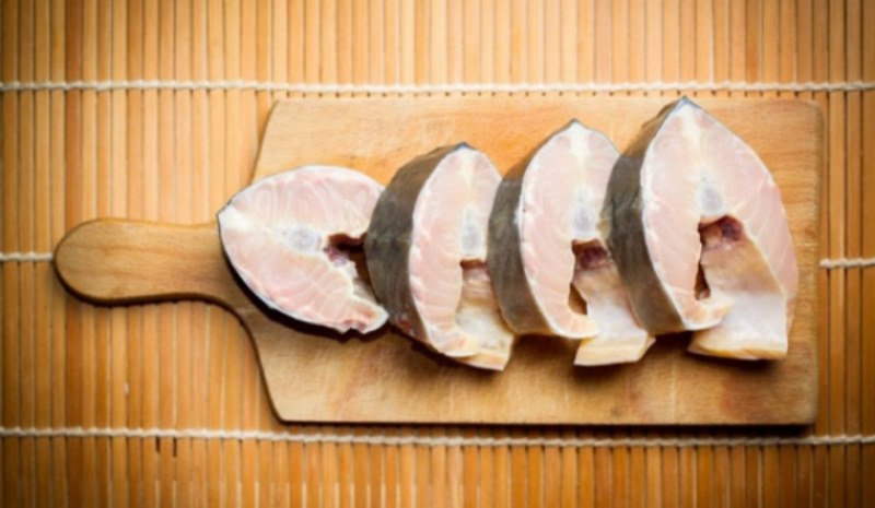 Rửa lại với rượu trắng khử tanh