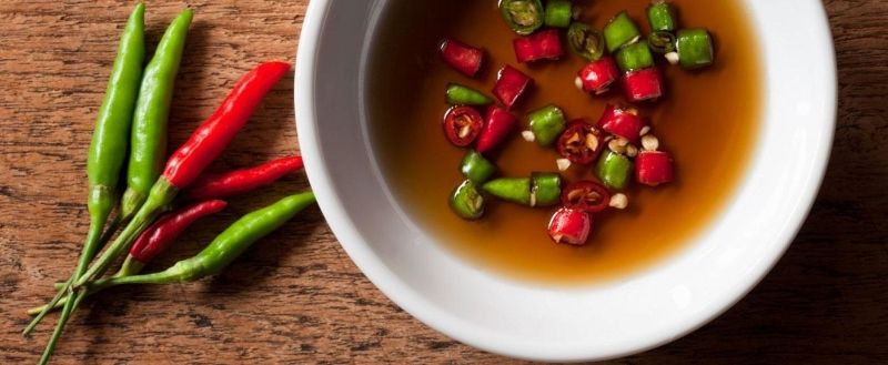 10: Lẩu hải sản nên chấm với nước mắm nguyên chất