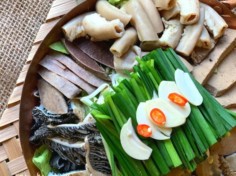 Ảnh 2: Bạn cũng có thể thêm các loại đồ nhúng khác cho lẩu