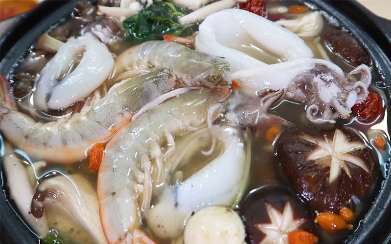 4: Nước lẩu trong, không có bọt như thế này là đạt
