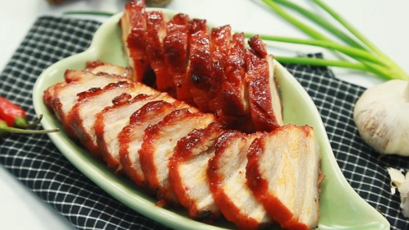 Ảnh 5: Thịt xá xíu thái thật mỏng trước khi ăn