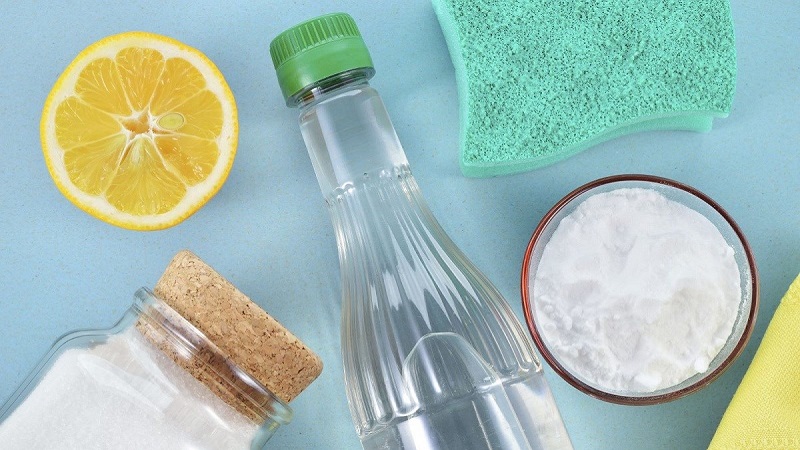 Một chút giấm ăn sẽ giúp bạn làm sạch gà hoàn hảo