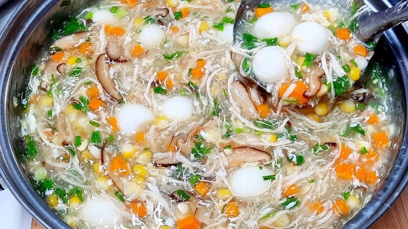 Ảnh 6: Súp gà là một món ăn bổ dưỡng