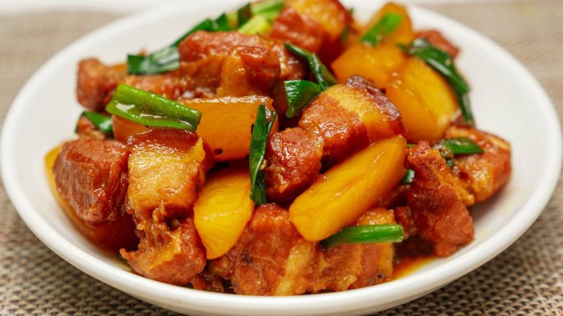 Ảnh 12: Đĩa thịt kho củ cải thơm ngon sau khi hoàn thành